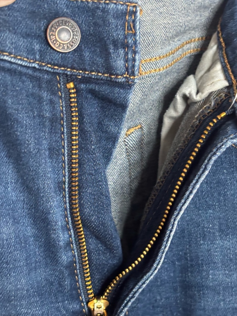 EUC Levi's 505 Men's Classic Straight Leg Jeans in Deep Blue Wash size 32x34 - Picture 3 of 11